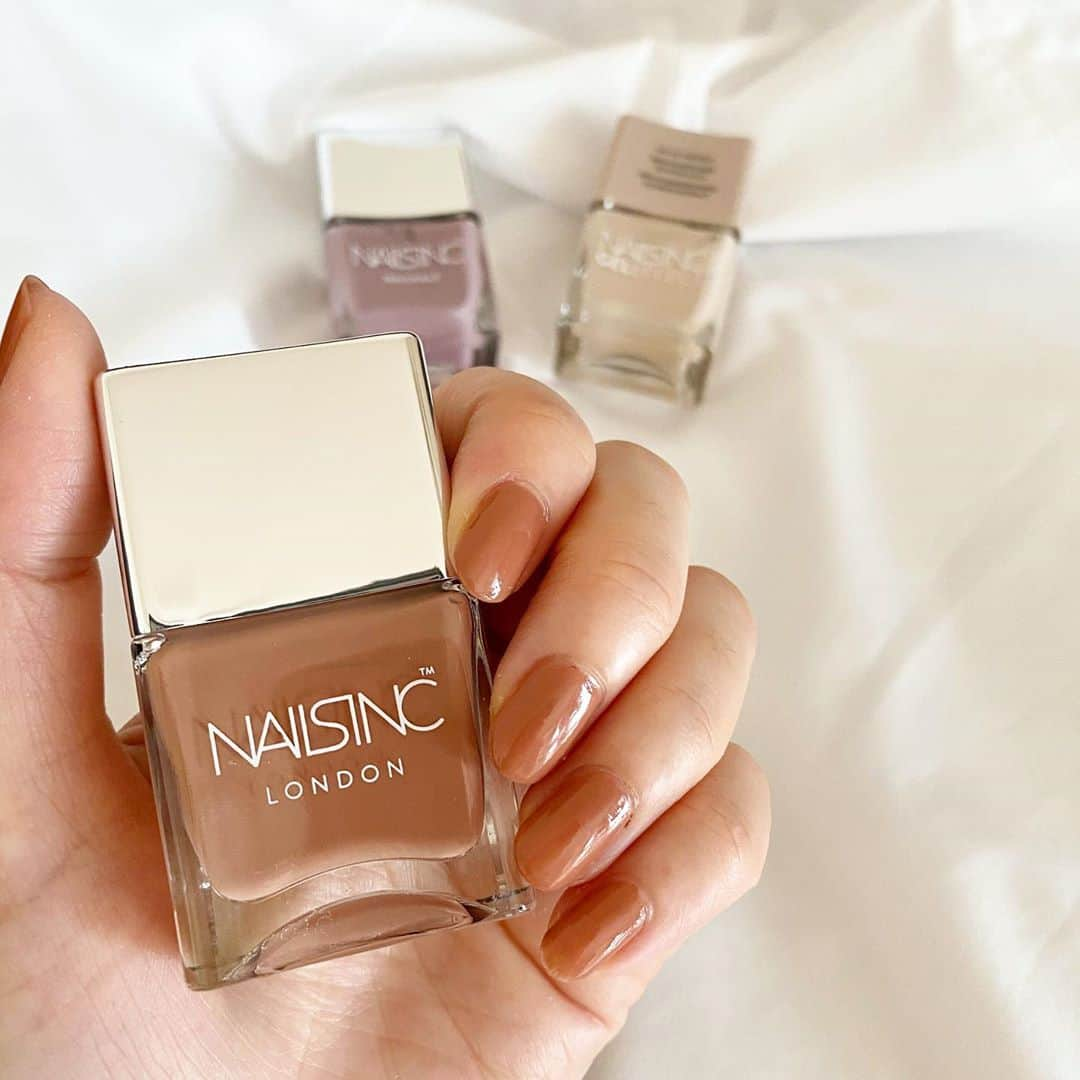 清水愛のインスタグラム：「. 久しぶりのネイルpost . 最近は @nailsinc.jp がお気に入り💅 手元から少しずつ秋らしく…🍁🍂 . →2枚目 @domani_official で新しい記事が公開になりました😊ネイルズインクのリムーバーについてです！ . . #nailsinc #ネイルズインク #セルフネイル #マルベリープレイス #cosmetics #手元くら部 #domani #ネイルリムーバー」