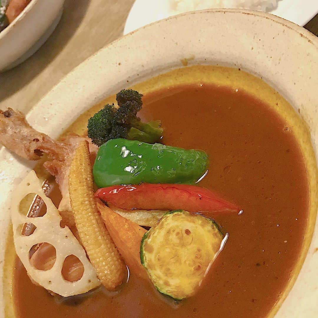 AMIさんのインスタグラム写真 - (AMIInstagram)「大好きなカレー屋さん ポニピリカ🍛 しばらく行ってないけど またおちついたら 食べにいきたいな〜☺️✨ 美味しいカレーが 食べたいです🌟🙈  #shimokitazawa  #curry #🍛　#lunch #海老カレー #tokyo」9月13日 18時55分 - amipom1007