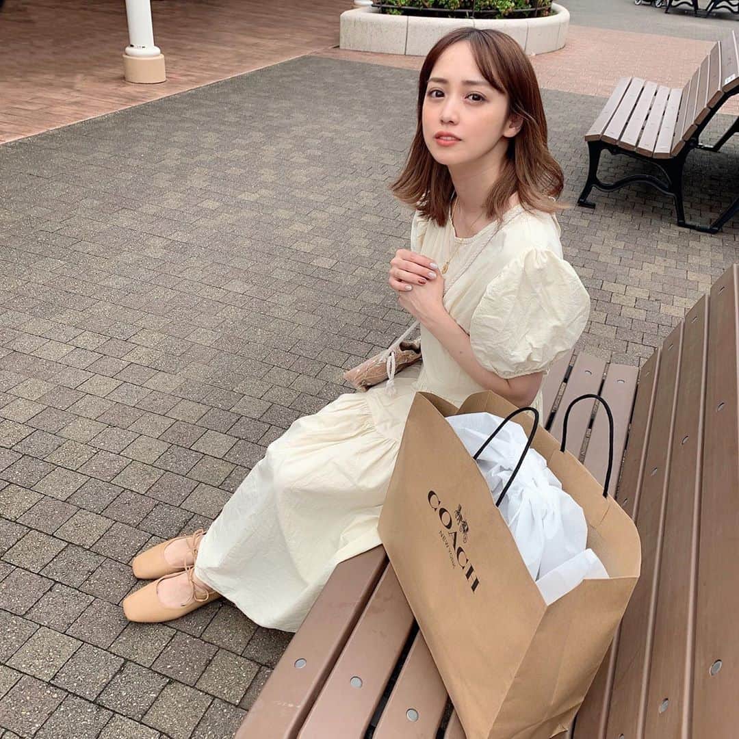 奥仲麻琴さんのインスタグラム写真 - (奥仲麻琴Instagram)「. 家族でお買い物にいきました🧳 お気に入りの靴履きました ( @chami_shoes )」9月13日 18時58分 - okunaka_makoto