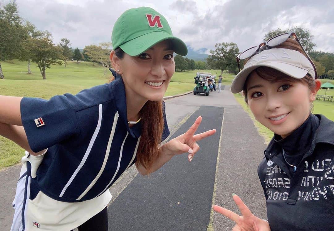 青木茉里奈のインスタグラム：「2日目(最終日)🍃 夏美さんのベストスコアTに貢献出来て嬉しい👏🏻✨ コースも、グリーン速くて綺麗で、2人用カートなら乗入れokで、BBQ出来てロッジも泊まれて..✨また近いうちに来たいな🧡 ・ ・ ・ #golf #長野県 #サニーカントリークラブ #洋芝 #避暑地 #合宿 #ありがとうございました #感謝」
