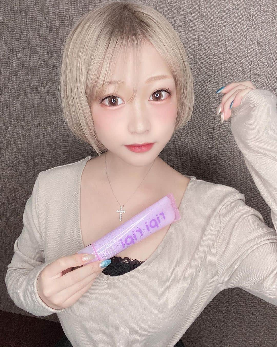 妃菜さんのインスタグラム写真 - (妃菜Instagram)「・ 最近メンテナンスでバッサリショートにしたから ヘアクリーム変えたよ〜🐰🤍 ・ 新発売された @ripiripi_official  使ってます🥰 ・ フローラルブーケの香りで毛先まとまるから大好きな着け心地🥺💗 ・ #ripiripi#リピリピ#ヘアスタイリング#ヘアセット#ヘアアレンジ#リピリピヘアクリーム」9月13日 19時14分 - aere_aveda