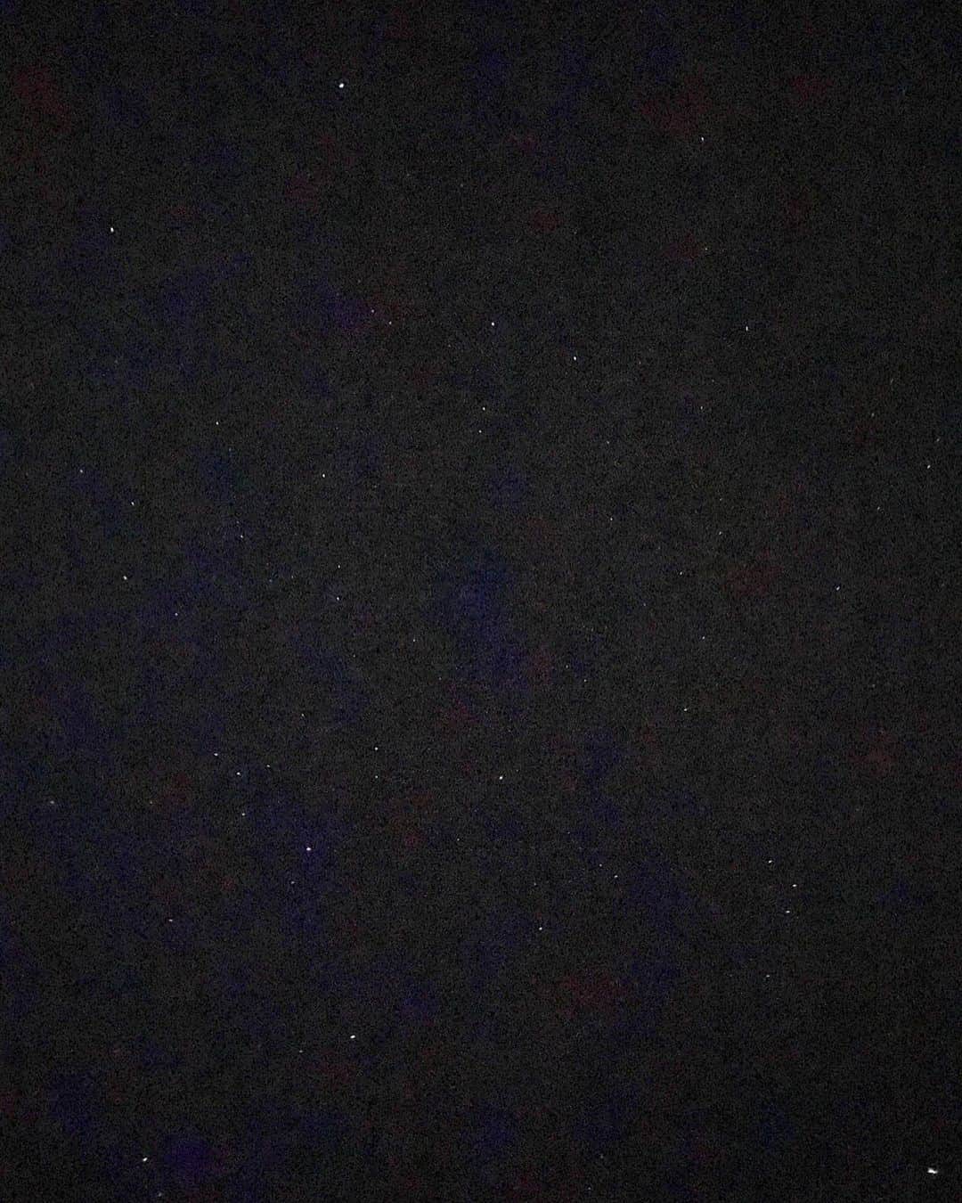 日下部ゆいこさんのインスタグラム写真 - (日下部ゆいこInstagram)「. . 久しぶりに こんな満点の星空みれたなぁ。 . . 流れ星もたくさん。 . 写真でも分かる程の星たち。 . . このまま時が止まればいいのに。 . . そう思えた夜でした。 . . . #キャンプ#星空#camp#camping」9月13日 19時10分 - yuiko_kusakabe