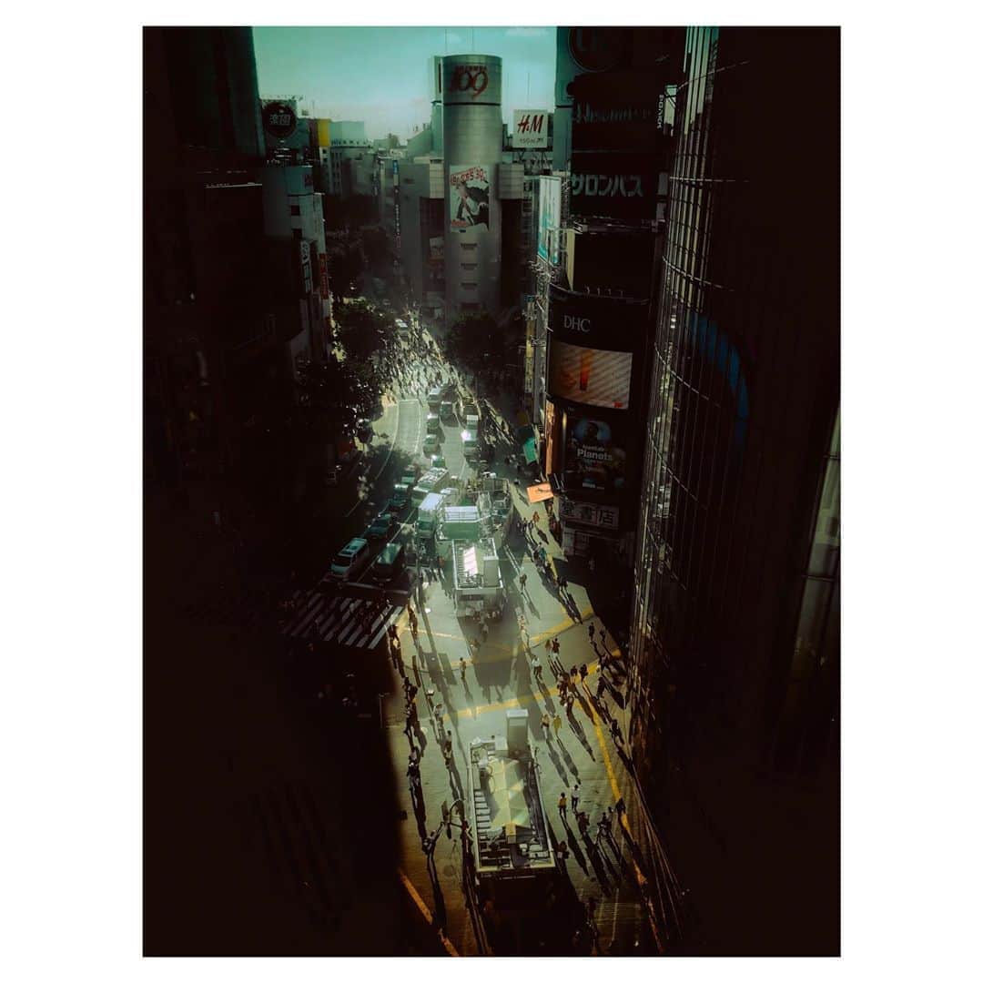 kazhixさんのインスタグラム写真 - (kazhixInstagram)「Tokyo of Light and Shadow . . このまま涼しくなーれ🙏🏻😆 . . . shot on iphone7 . . . . #ShotoniPhone #instagram  #igersjp #ファインダー越しの私の世界 #東京カメラ部 #magnificomagazine #indies_gram #jj_forum_ 3095  #HelloFrom Tokyo」9月13日 19時10分 - kazhix