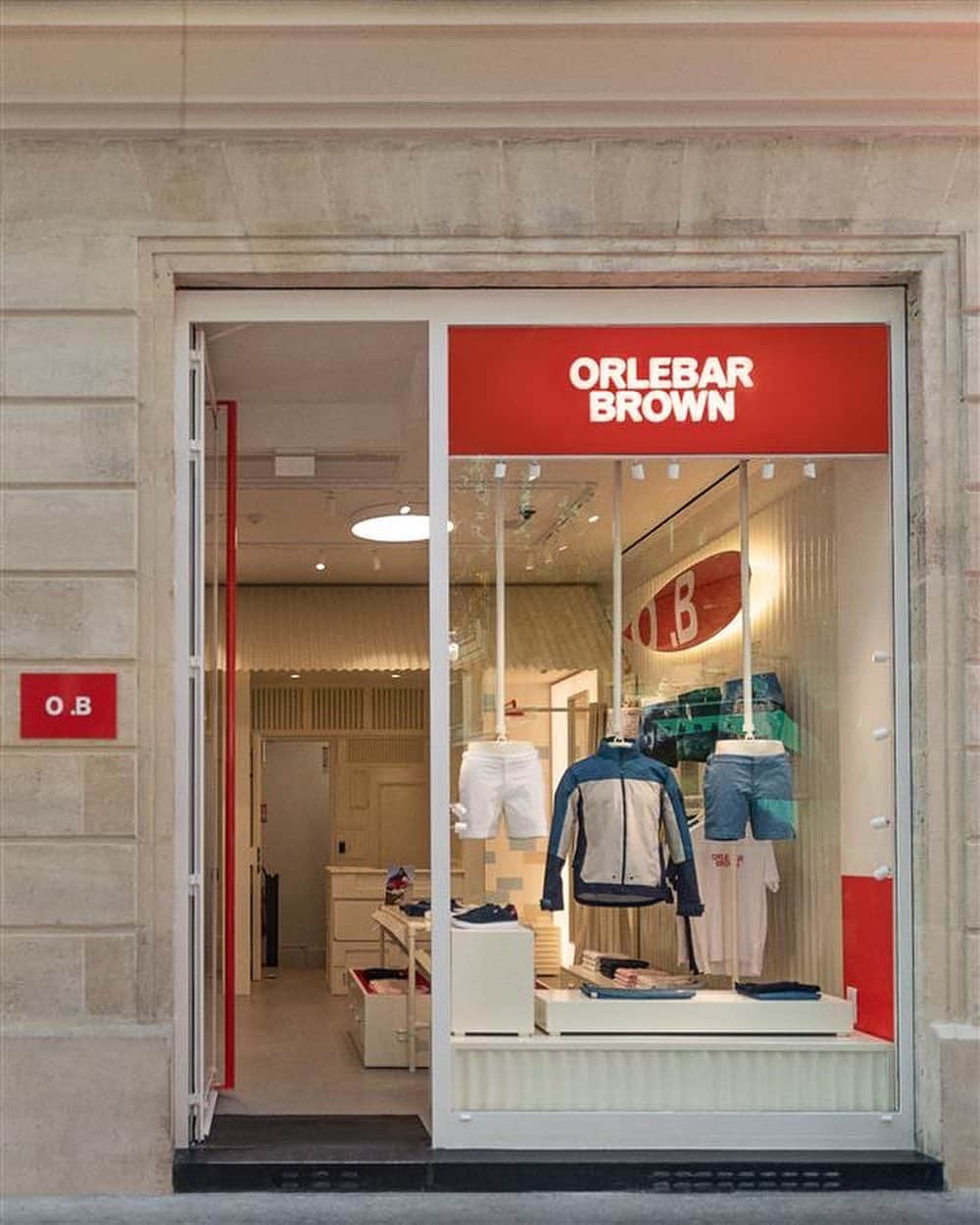 オールバーブラウンのインスタグラム：「Step inside our newest store, situated in the iconic Le Marais shopping district in Paris. This store has a chic boutique feel and features a bold beach hut display, reflecting our Feel Summer attitude. Visit us today to learn about our new collections and hero styles.  📍 53 Rue Vieille Du Temple Paris 75004 #OBsAroundTheWorld #OrlebarBrown #DoseOfSun」