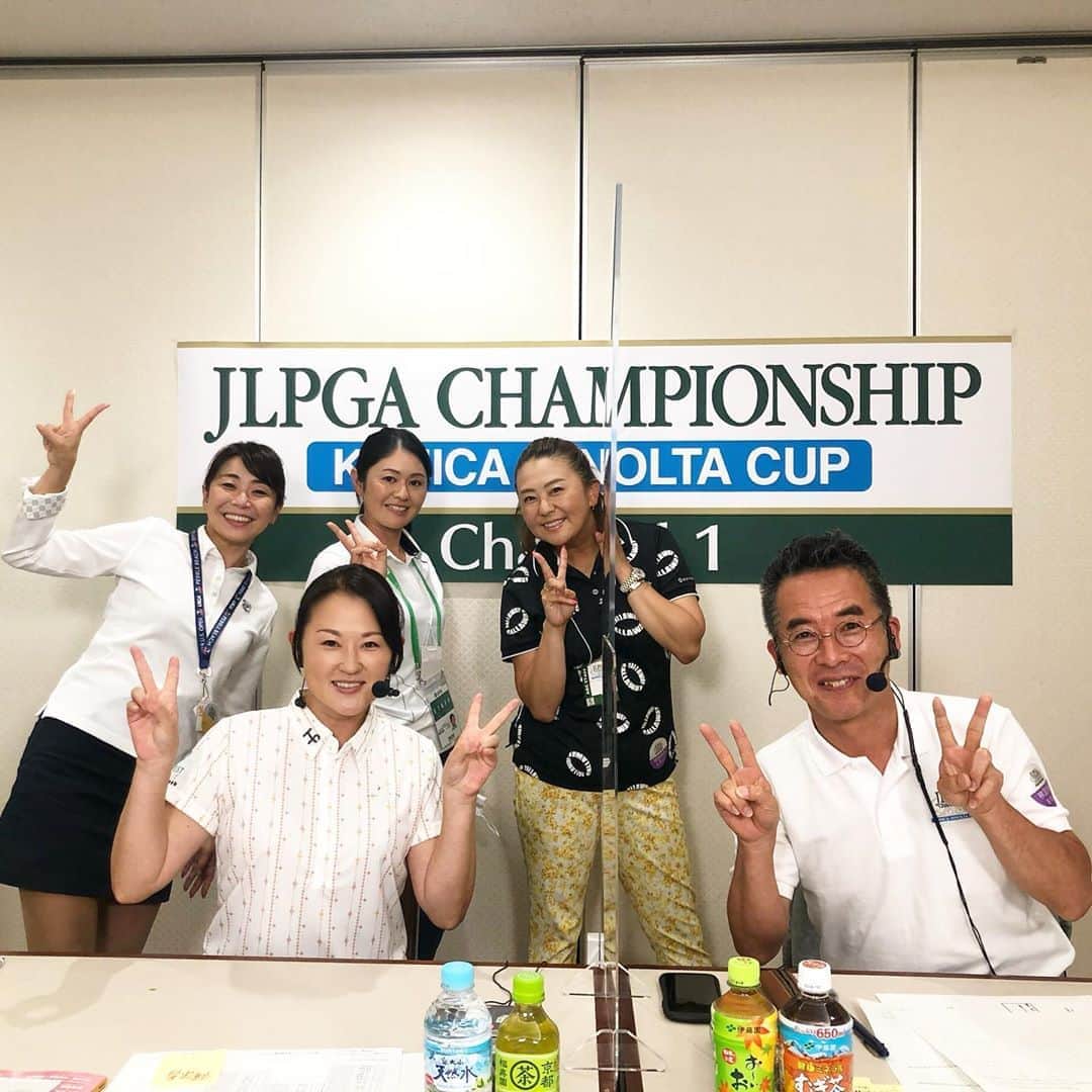 佐伯三貴のインスタグラム：「初めての解説無事終了致しました☺️🙌  皆様いかがでしたか？  朝早くからご視聴頂き本当にありがとうございました😊  改めて言葉でいかに皆様に聴きやすくわかりやすく発信する事は難しかったですが私なりに頑張らせて頂きました😉  自分の教え子の活躍を間近で見れて本当に嬉しかったです😊  #日本女子プロゴルフ選手権大会コニカミノルタ杯  #北田瑠衣　さん #諸見里しのぶ　ちゃん #伊藤史隆　さん #小西綾子　さん」
