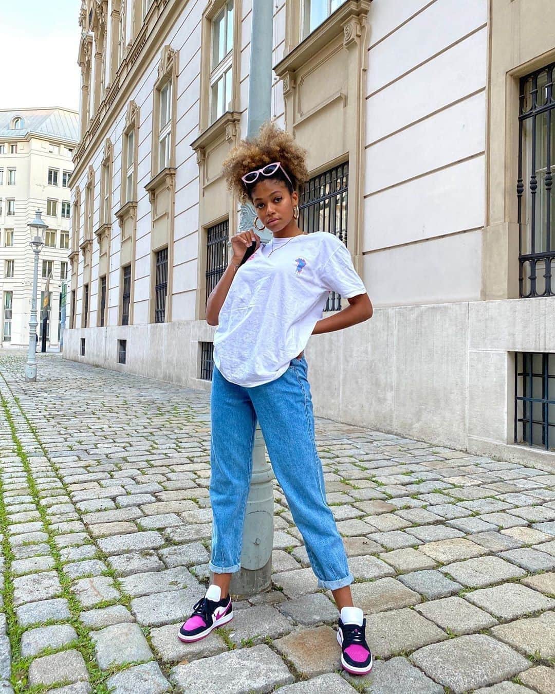 TALLY WEiJLさんのインスタグラム写真 - (TALLY WEiJLInstagram)「Girl we've got your #ootd sorted for you 💅⁠ Do it like @mxurxen and combine your favorite Tally-jeans 🔎SPADELISA2 with some cool kicks and a white tee. ⁠ ⁠ #TALLYWEiJL #itsinmygenes #ootd #denimlove」9月13日 19時30分 - tally_weijl