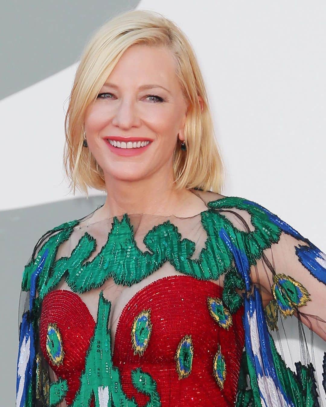 Armani Beautyさんのインスタグラム写真 - (Armani BeautyInstagram)「Closing the 77th Venice International Film Festival with an iconic Armani look. Cate Blanchett wore ROUGE D'ARMANI MATTE in shade 105 "Festival" from the VENEZIA COLLECTION on the red carpet last night.   Complete the look: - ARMANI PRIMA GLOW-ON MOISTURIZING CREAM - LUMINOUS SILK HYDRATING PRIMER - LUMINOUS SILK CONCEALER in shade 3 - LUMINOUS SILK FOUNDATION in shade 3 - NEO NUDE FUSION POWDER in shade 2 and 3 - LUMINOUS SILK COMPACT POWDER in shade 2 - NEO NUDE A-BLUSH in shade 50 - EYE TINT in shade 11 “rose ashes” - EYE QUATTRO EYESHADOW in shade 1 “notorious” - SMOOTH SILK EYE PENCIL in shade 4 “noir” - HIGH-PRECISION BROW PENCIL in shade 3 “copal" - EYES TO KILL MASCARA - SMOOTH SILK LIP PENCIL in shade 5 - ROUGE D’ARMANI MATTE in shade 105 “festival”  Makeup credits: @marygreenwell   #Armanibeauty #ArmanibeautyStars #CateBlanchett #RougedArmaniMatte #GiorgioArmaniPrivé #Venezia77 #Biennale2020 #makeup」9月13日 19時30分 - armanibeauty