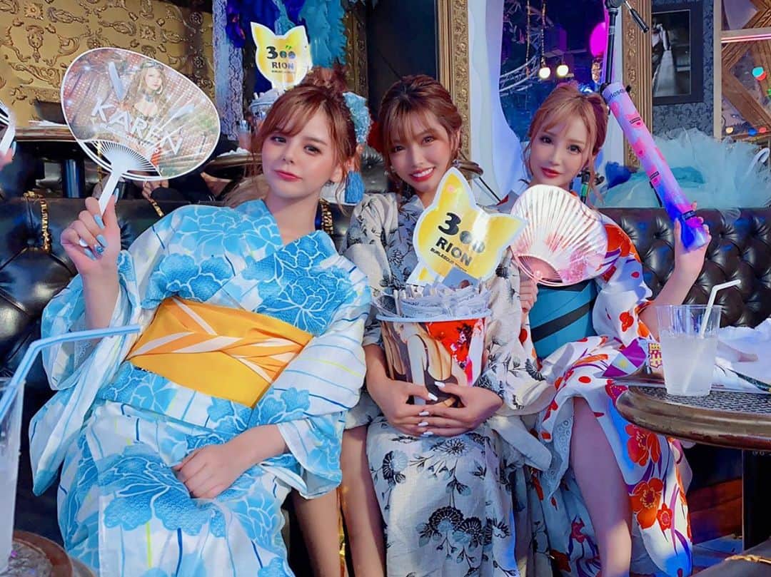 MIAのインスタグラム：「今年入ってから7回ぐらい行ってる🤣 あんなにバーレスクではしゃいだの初めてだった . 楽しかったなあん✌🏻️💙 . .  #キャバ嬢 #キャバクラ #歌舞伎町 #すすきの#ミナミ #中洲  #浴衣  #ショーパブ #バーレスク #バーレスク東京 #プリティーウーマン #プリティーウーマンみあ」