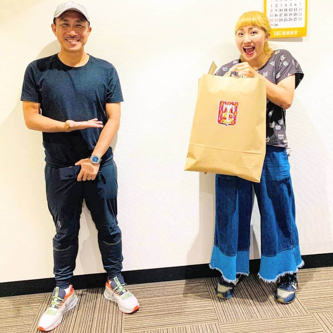のインスタグラム：「桂里奈ちゃんが大好きなインテリア雑貨を結婚祝いのプレゼントに🎉 #丸山桂里奈 #結婚 #結婚祝いのプレゼント  #丸園音楽堂」
