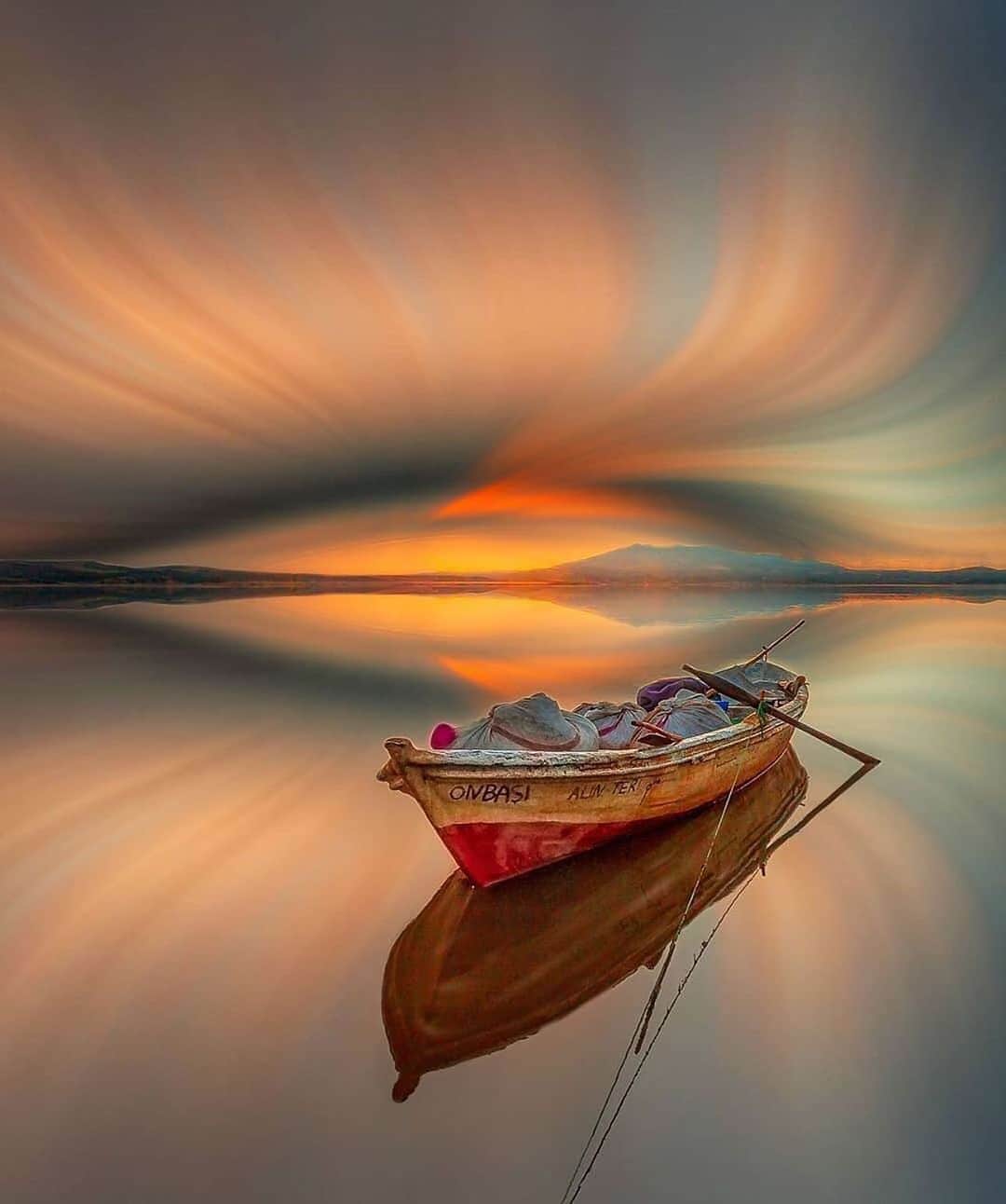 Canon Photographyさんのインスタグラム写真 - (Canon PhotographyInstagram)「Long exposures in Turkey 🇹🇷 Photography // @orhankilic07 Curated by @steffeneisenacher  #turkey #reflectiongram #reflections #boat #longexposurephotography」9月13日 19時48分 - cpcollectives