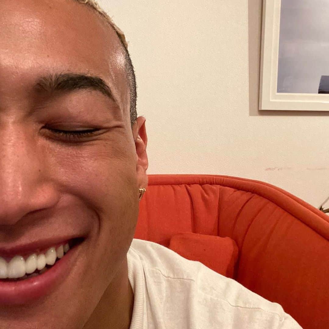 GENERATIONS高校TVのインスタグラム：「🥔メンディーの自撮り写真🥔﻿ もらいそびれた人に特別公開！﻿ ﻿ 勝手にLIVE×ONLINEコラボ企画！﻿ ﻿ "メンディーのこのダンスが好き！"﻿ "LIVE×ONLINEでメンディーにこの曲踊って欲しい！"を﻿ みんなで語ろう🥔🧡﻿ ﻿ 公式Twitter﻿ @gene_kou で検索🔍﻿ -----------------------------------﻿ #gene高 #ジェネ高 #generations高校tv #gene #generations #ジェネ #ジェネレーションズ #generationsfromexiletribe #ldh﻿ #白濱亜嵐 #片寄涼太 #数原龍友 #小森隼 #佐野玲於 #関口メンディー #中務裕太 #ジェネ犬 #geneファンさんと繋がりたい #ldhファンさんと繋がりたい #少年クロニクル」