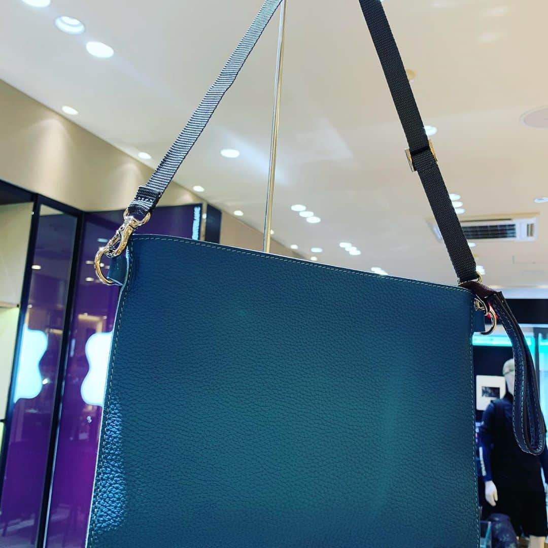 Omotecho Style Storeさんのインスタグラム写真 - (Omotecho Style StoreInstagram)「ピッチーノ リバーシブルのサコッシュ人気です。 ￥19,800　(税込) #ピッチーノ #リバーシブル」9月13日 19時58分 - omotechostylestore