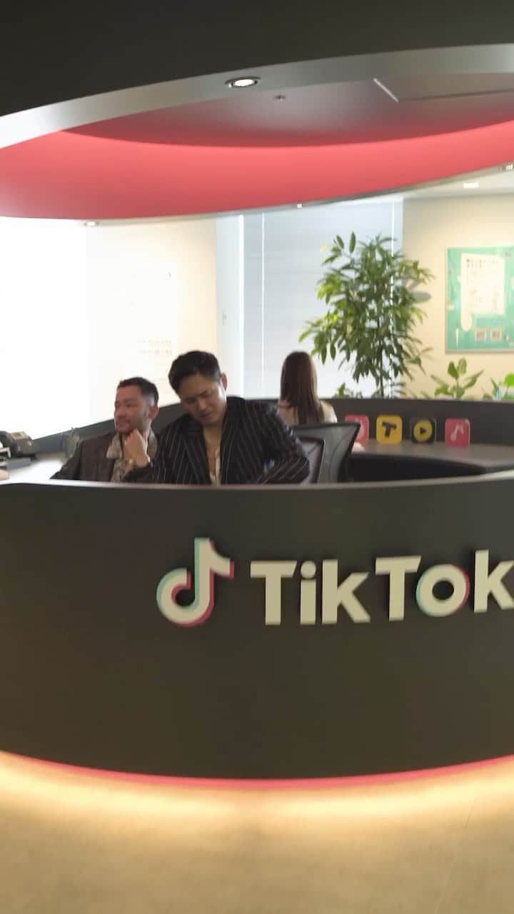 純悪のインスタグラム：「TikTokの受付嬢💄 #TikTok #純悪 ・・・・・ @kazuma_yamane_sp @abe_ryohei_」