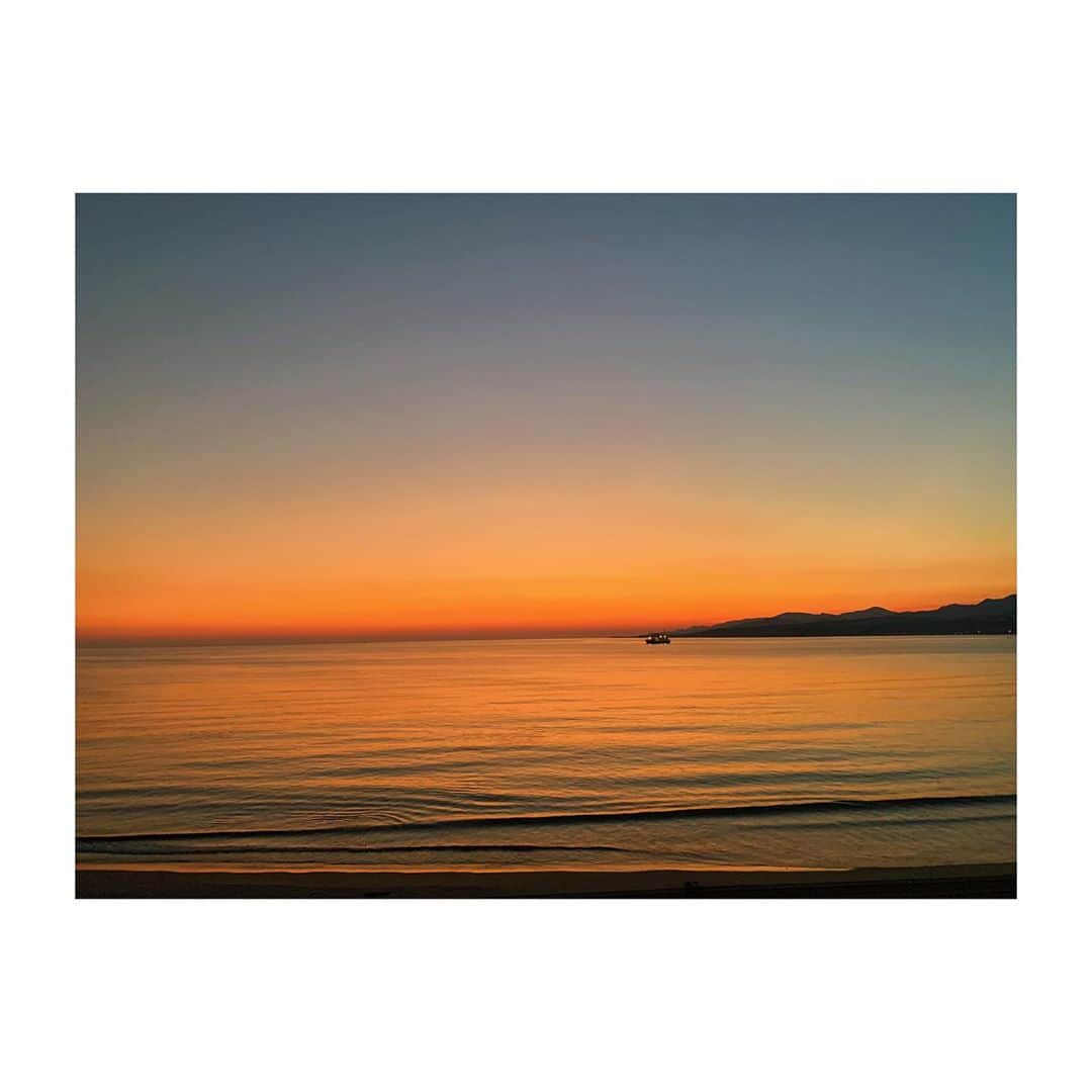 中井ノエミのインスタグラム：「sunrises, sunsets, summers.」