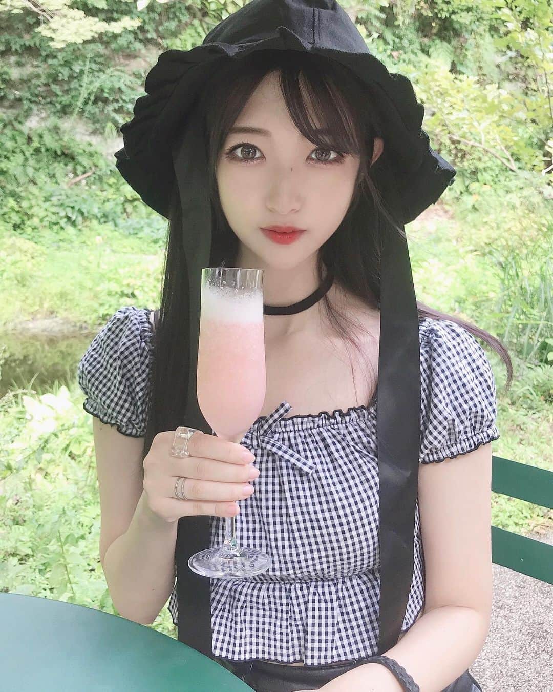 れみぱんのインスタグラム：「今日はお友達にお誕生日のお祝いをしてもらいました🐣 全然自分の誕生日ってめでたくないからスルーしてたんだけどありがとう🐣💕 : : : #鎌倉 #鎌倉カフェ #休日コーデ #フリル帽子 #秋コーデ #帽子コーデ #テラス席 #テラスカフェ #湘南 #鎌倉散歩 #レザースカート #スニーカーコーデ #fashion #outfit #japanesefood #japanese #japnesegirl #followｍe #fila #filashoes #粉我 #照片 #메이크업 #일본 #얼스타그램 #핫 #韓国ファッション #韓国メイク #中国メイク #中華メイク」
