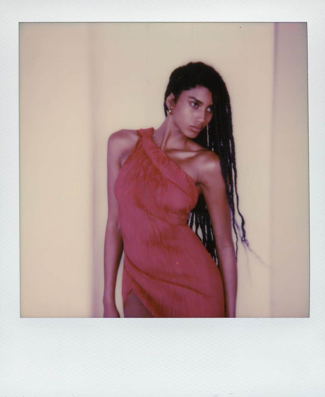 イマン・ハマンさんのインスタグラム写真 - (イマン・ハマンInstagram)「Some of my fav Polaroids 💖 by @nikkisarya」9月13日 20時02分 - imaanhammam