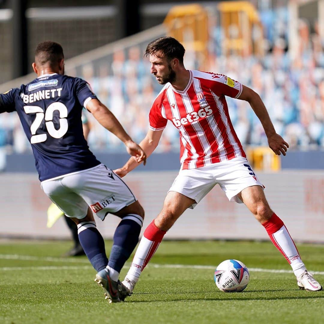 ストーク・シティFCさんのインスタグラム写真 - (ストーク・シティFCInstagram)「4️⃣ league debuts for our new boys 🙌 #SCFC 🔴⚪️」9月13日 20時15分 - stokecity