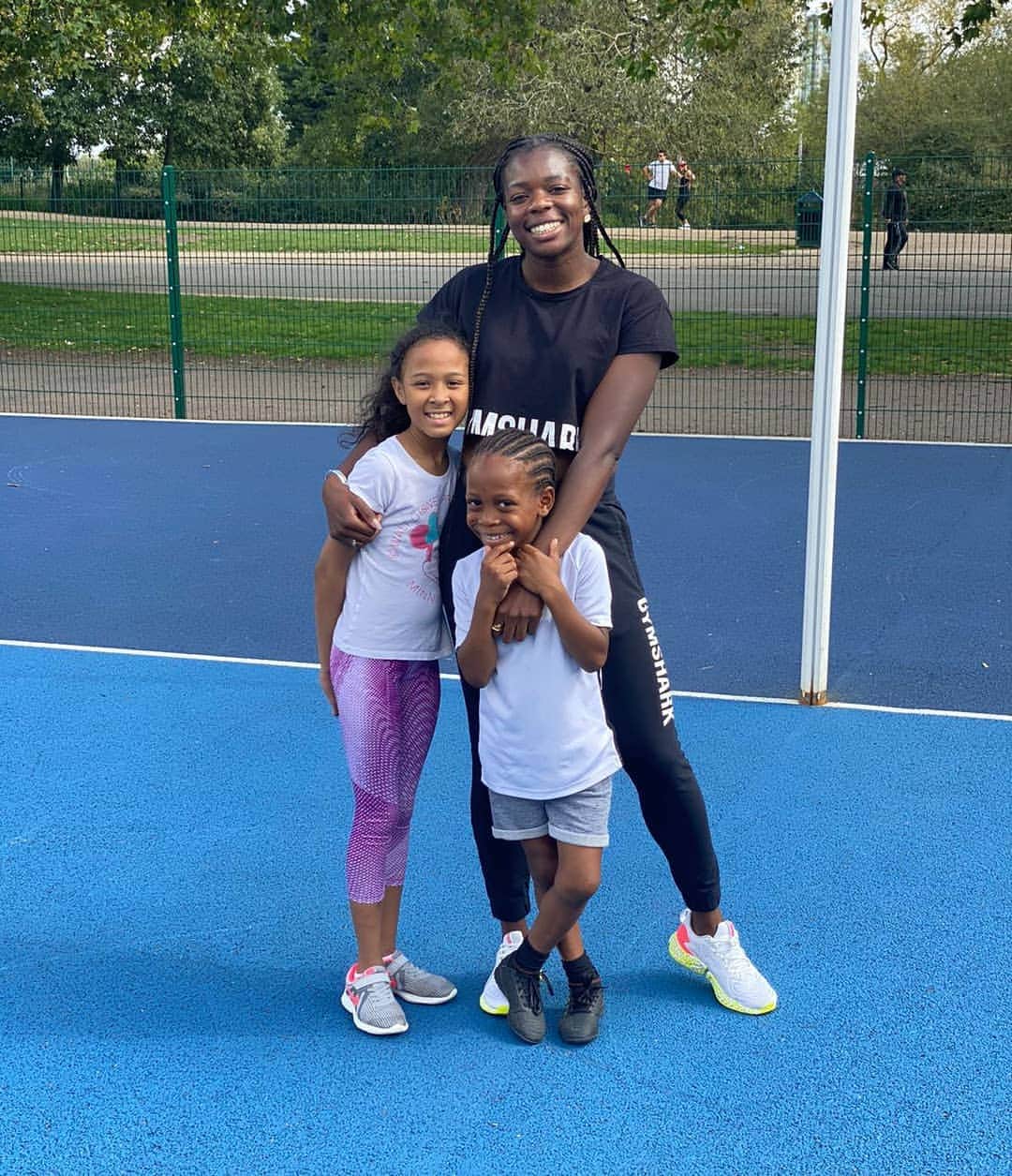 アシャ・フィリップのインスタグラム：「Family ♥️♥️♥️」
