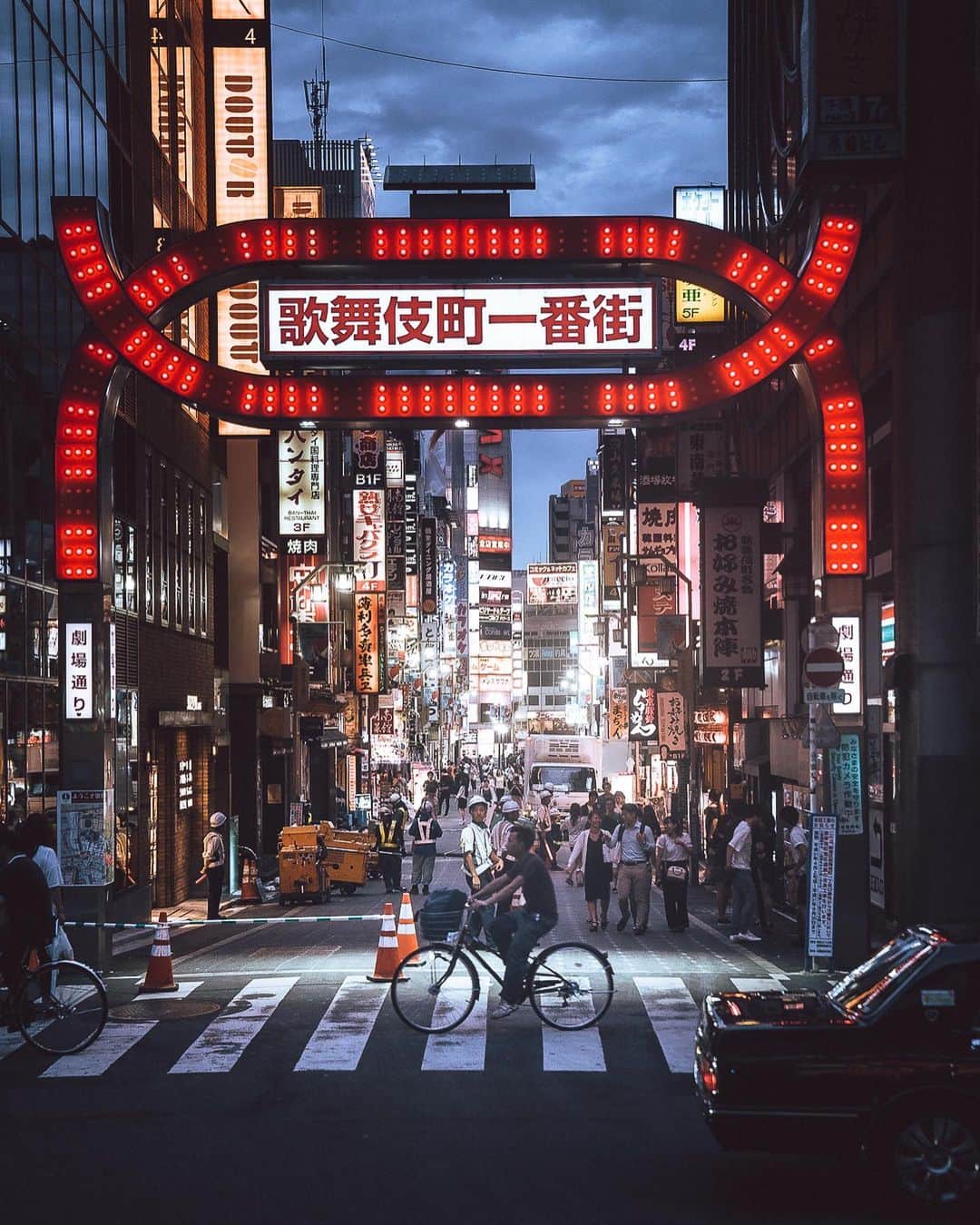 Thomas Kakarekoのインスタグラム：「but that was then  #tb to exactly a year ago when I revisited Tokyo and fell in love with this city all over again. Let me know what’s your favorite image from this set.  #tokyo」