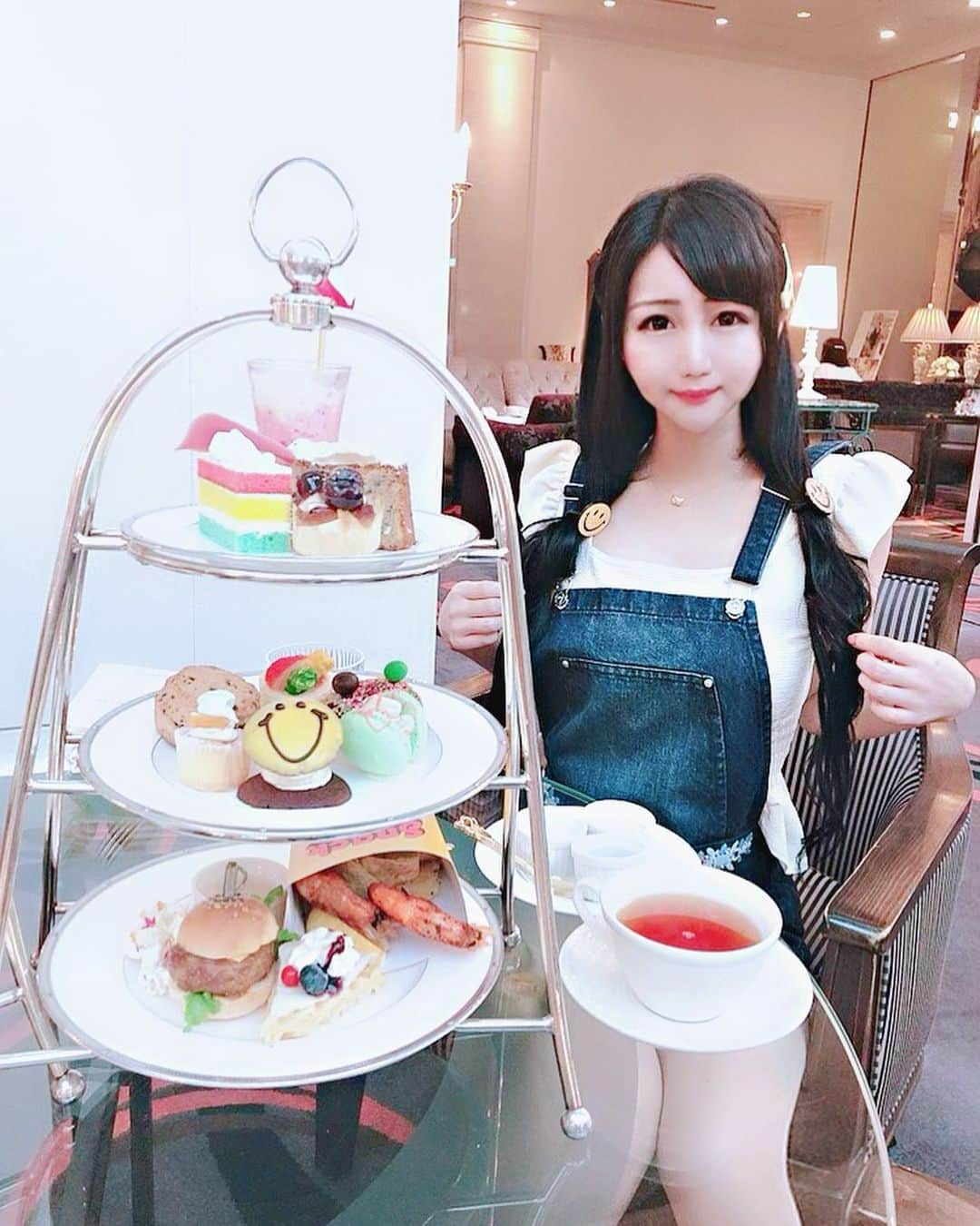 向日葵めいさんのインスタグラム写真 - (向日葵めいInstagram)「前のん。 #😋#🍰#☕️ #アメリカンアフタヌーンティー #ウェスティンホテル大阪」9月13日 20時13分 - yoka_himawarimei