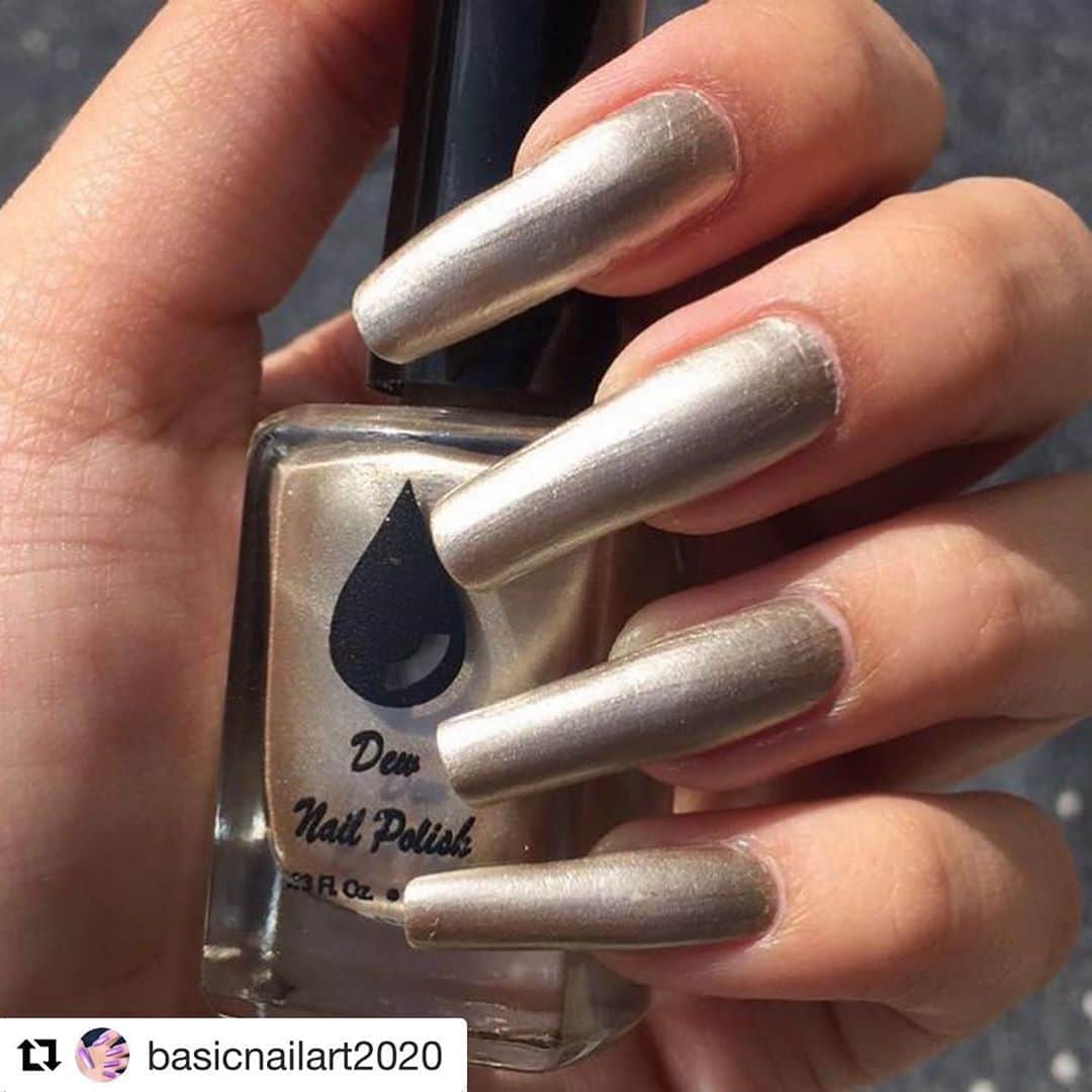 Nail Designsさんのインスタグラム写真 - (Nail DesignsInstagram)「#Repost @basicnailart2020  ・・・ This is gold punch by @dewnailpolish and it is a very beautiful gold shimmer polish. I love everything about this polish. It is shown with only one coat here and it is very opaque in just one coat however you might have to apply second coat depending on how you apply it but overall this polish is amazing. It has a very nice smooth buttery texture which just glides on your nails very easily and dries within few mins so I would highly recommend you to check them out @dewnailpolish there polishes are also very affordable. They are like $4 each and they often have discounts on them too so definitely support them」9月14日 6時02分 - nailartfeature