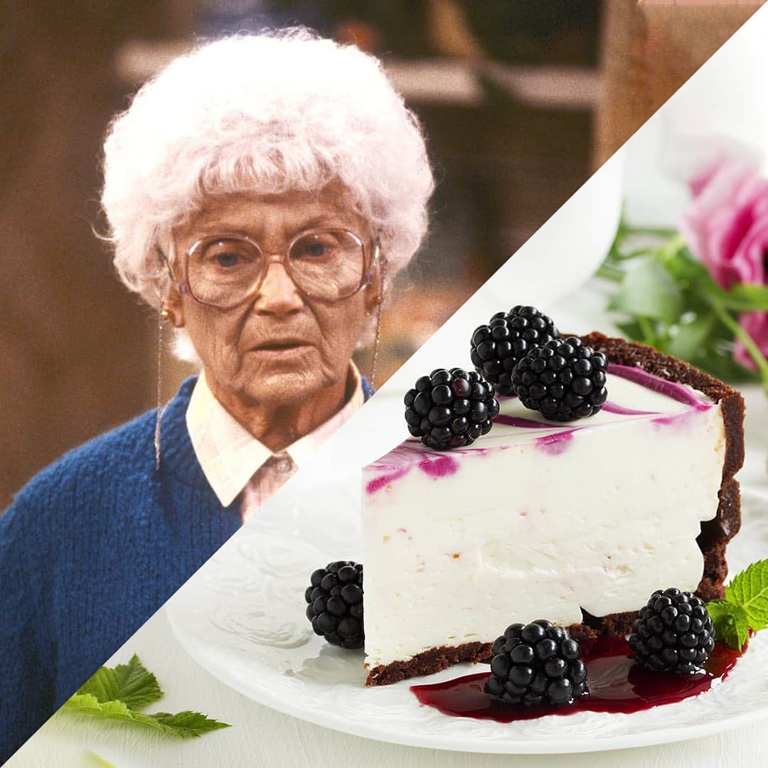 Hulu Home of Emmy-winningさんのインスタグラム写真 - (Hulu Home of Emmy-winningInstagram)「No better way to celebrate tomorrow’s 35th Anniversary than with a little cheesecake! 🍰 #TheGoldenGirls」9月14日 6時07分 - hulu