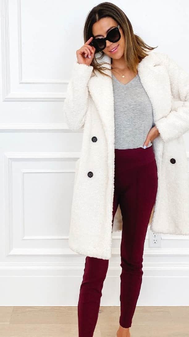 のインスタグラム：「Check out @christineandrew’s September closet edit for The Outfit Bar. Get her take on how to wear the biggest trends of the new season, like teddy coats, athleisure, denim and more while she tries on the cutest looks from her home. Get your fall fashion fix at The Outfit Bar at Kohls.com/TheOutfitBar.」