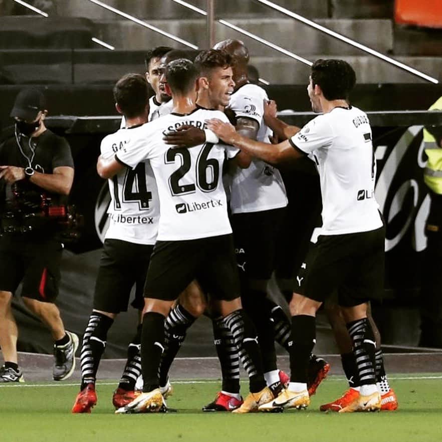 のインスタグラム：「Felicitaciones a todo el equipo 👏🏿 Me gusta esta solidaridad y este estado de ánimo No nos dimos por vencidos y vamos a alcanzar la victoria Amunt Valencia 🦇 #M4NG4L4」