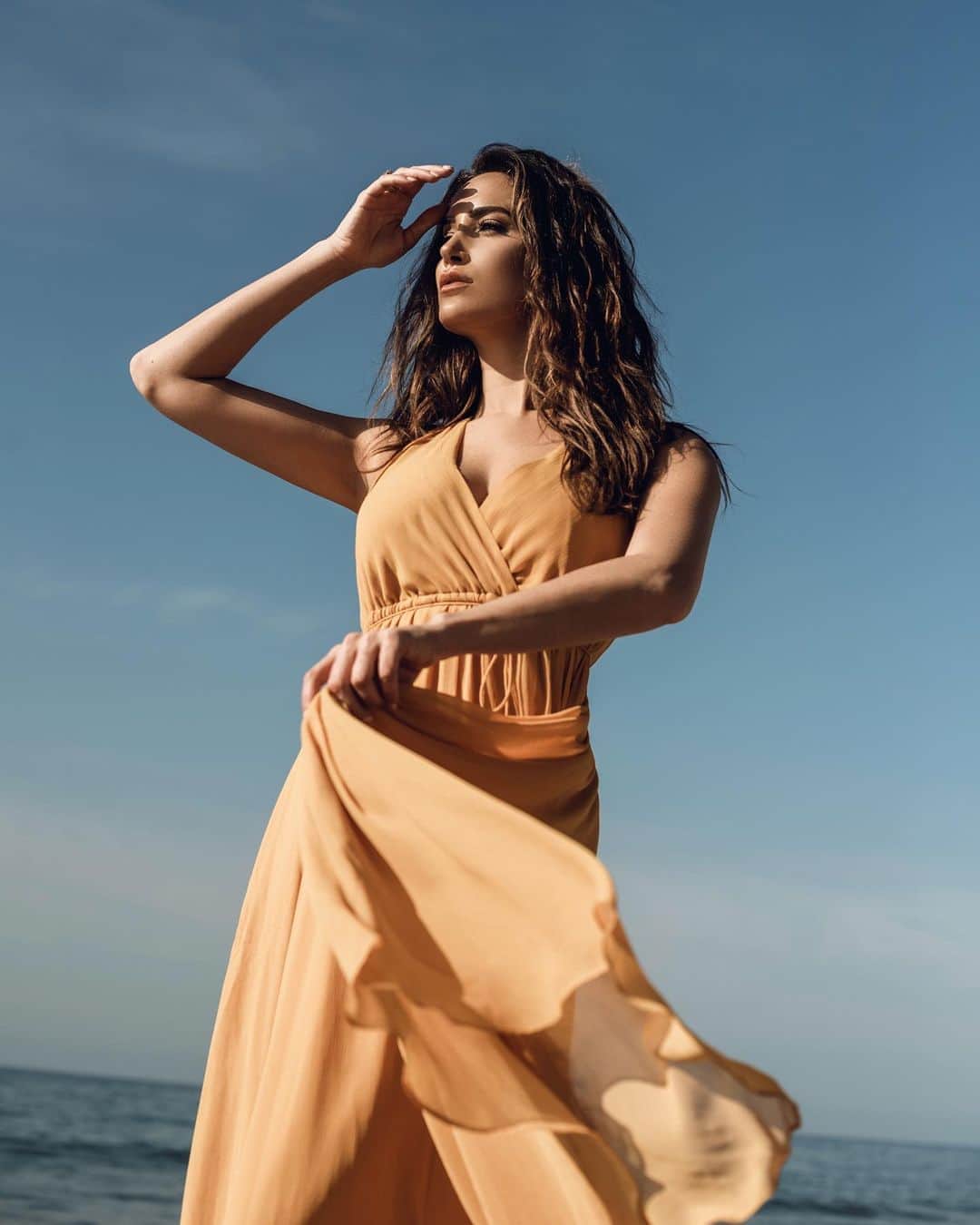 ドナ・フェルドマンのインスタグラム：「“It’s always darkest before you’re blinded by the light” 📷 by @samanthastudio #malibu @mango」