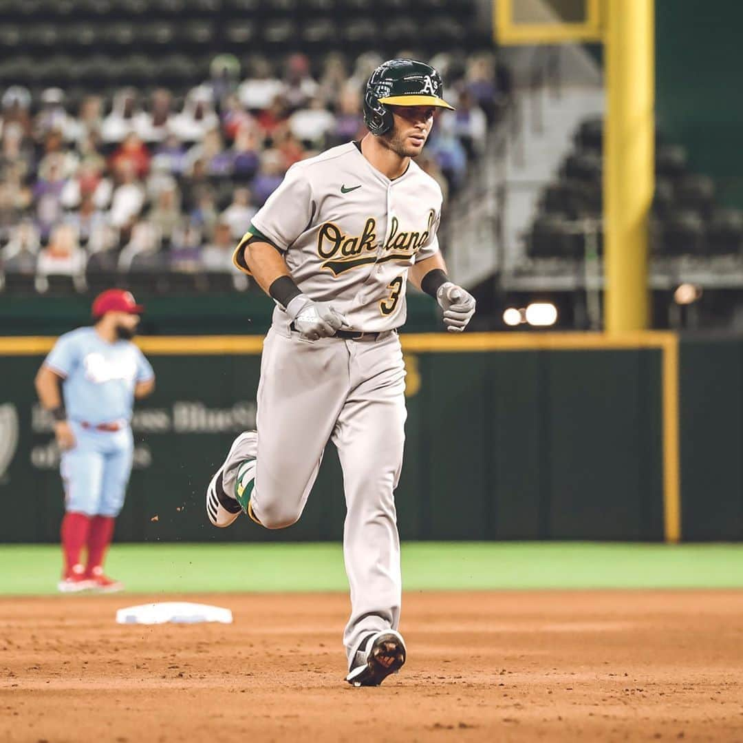 オークランド・アスレチックスさんのインスタグラム写真 - (オークランド・アスレチックスInstagram)「Score: hella meh Tommy: La Hella YEH #RootedInOakland」9月14日 6時35分 - athletics