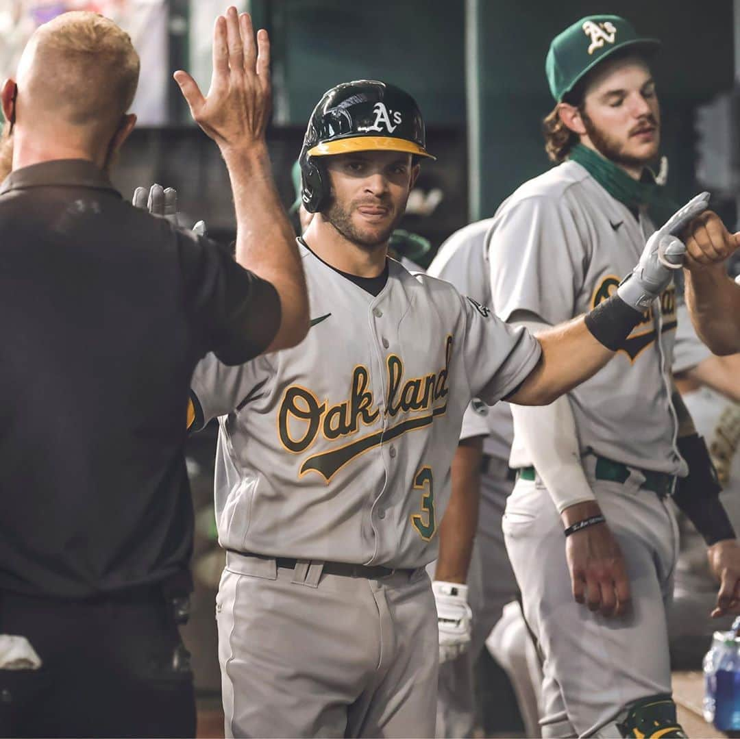 オークランド・アスレチックスさんのインスタグラム写真 - (オークランド・アスレチックスInstagram)「Score: hella meh Tommy: La Hella YEH #RootedInOakland」9月14日 6時35分 - athletics