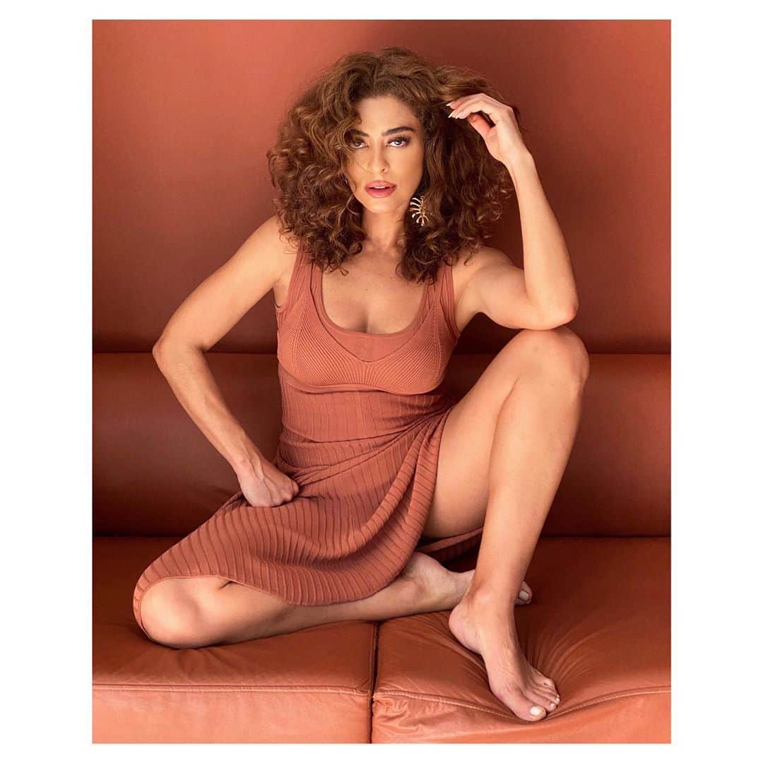 ジュリアナ・パエスのインスタグラム：「Um dia desses, de bobeira, saiu isso né @aledesouza1970 ?」