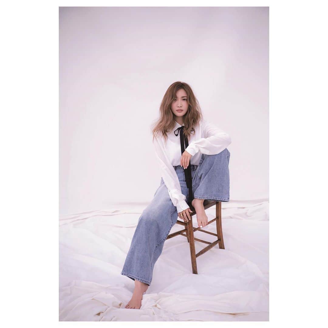のインスタグラム：「my apparel🌹  年齢やサイズで選択を諦めることってとってもがっかりしちゃうよね。 マイアパではXS〜XLの5サイズ展開を...🌿 大量生産で無駄にすることのない、受注生産だからできる「必要なものを必要なだけ」の意識。  bowtie blouse @_myapparel_  high rise wide denim @_myapparel_   #myapparel」