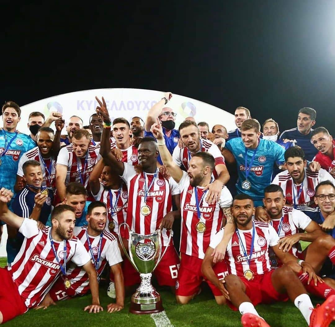 ヨゼ・ホレバスのインスタグラム：「Congratulations  boys for winning the cup ! @olympiacosfc  🎊 🏆 🎊 #olympiacos #cupfinal #greece #2020」