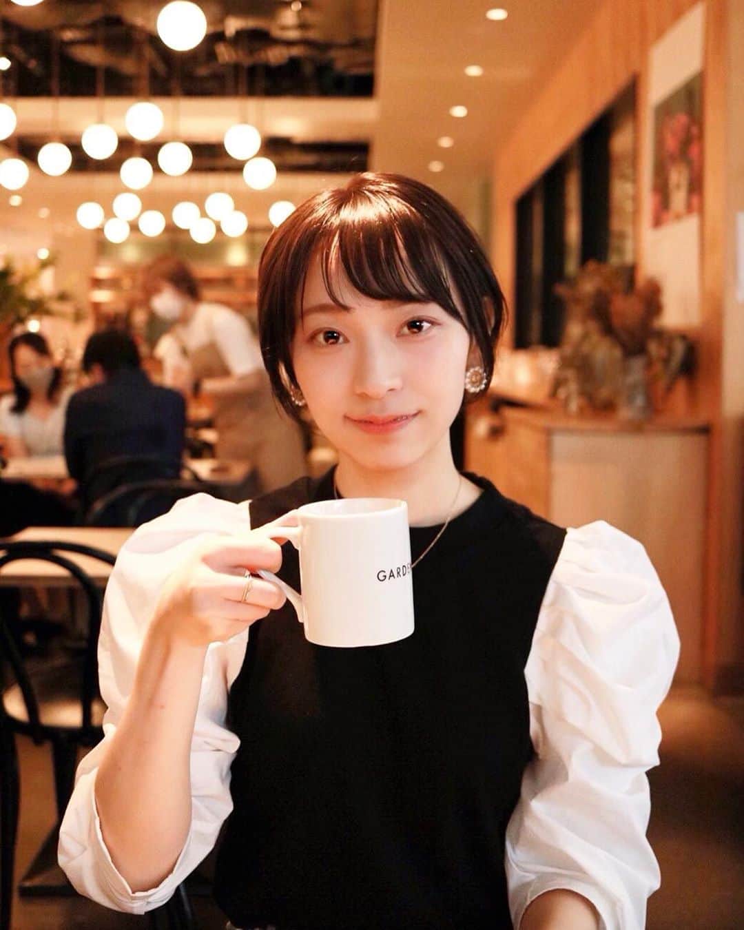 中嶋アンナのインスタグラム：「🍰☕️ ・ ・ 美味しいものを食べてる時が1番幸せ😌🤍 すごく綺麗に撮っていただいてお気に入りの写真です📸 ・ ・ 本日の投票もよろしくお願いします🌷プロフィール欄のURL又はハイライトのQRコードをLINEから読み取るとスムーズに投票出来ます☺️ ・ #ミスコンテスト#ミスコレ#日本女子大学#カフェ#cafe#カフェ巡り#新宿カフェ#東京カフェ #東京カフェ巡り #カフェ好きな人と繋がりたい #cafestagram #一眼レフ」