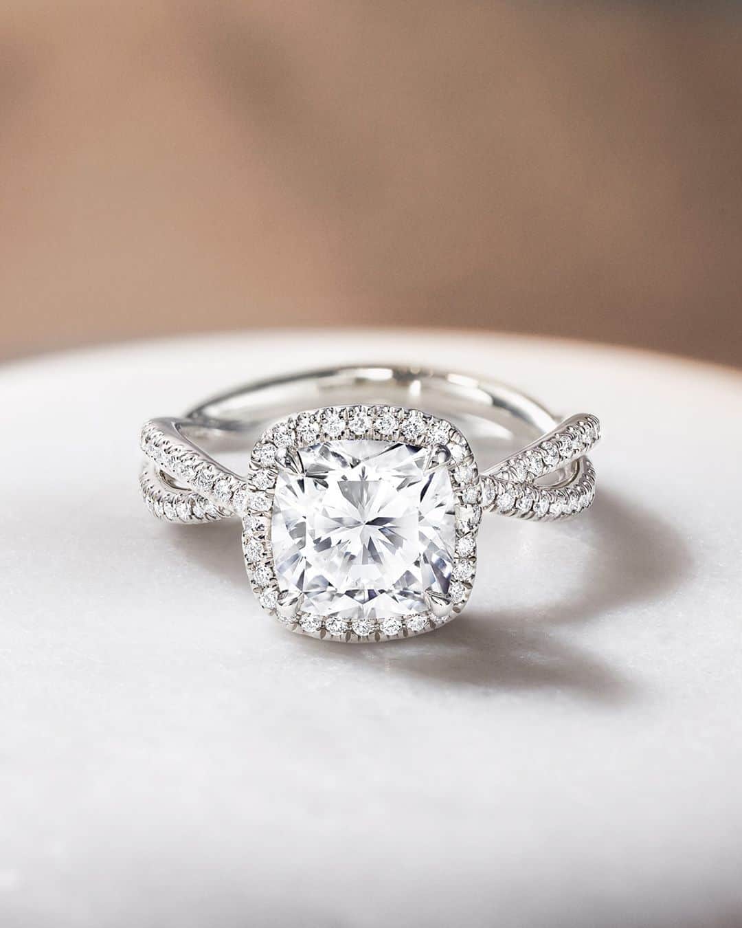 デビッドヤーマンのインスタグラム：「Forever radiant. With a special arrangement of 58 facets to gather and refract a brilliant light, our patented DY Signature Cut™ diamond takes center stage in this Lanai engagement ring. Hand-set pavé stones sparkle from every angle. #DavidYurman」