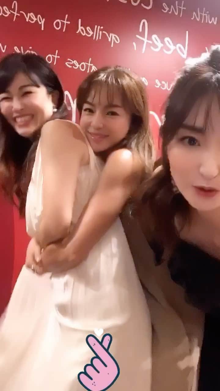 のインスタグラム：「お酒飲む前からそもそも これ。  #指ハート @haruna.kokubun  @kusayuu」