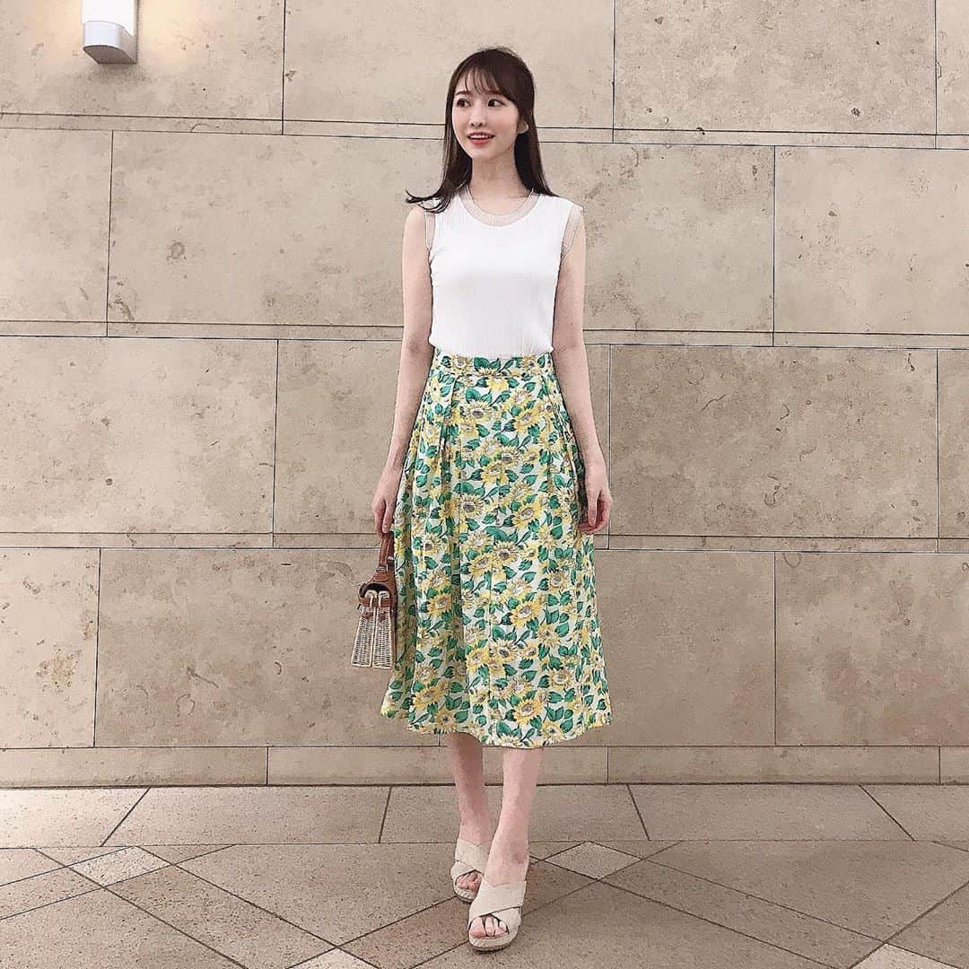 Machikoさんのインスタグラム写真 - (MachikoInstagram)「いつかのコーデ🌻向日葵スカート🌻 #fashion  #tops : @justone_jp  #skirt : @chicwish @chicwish.japan  #bag : @lilirena_  #sandal : @justone_jp」9月13日 22時33分 - machiko.06
