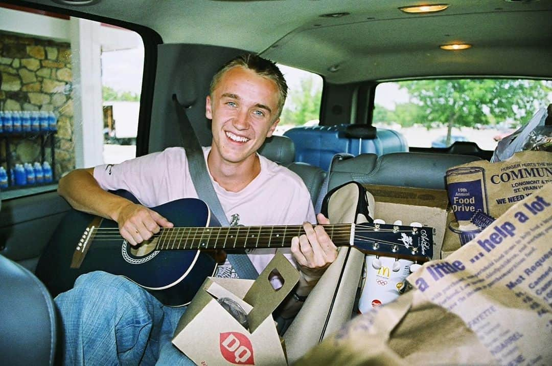 トム・フェルトンさんのインスタグラム写真 - (トム・フェルトンInstagram)「15 years ago my mum and I went to Colorado 🇺🇸 to help kick off a dear friends charity called There With Care. It started small , this picture was us going to a food bank and dropping off supplies to very sick kids & their families. Since then they’ve helped out over 4,000 families and still going strong. Congratulations to all the volunteers and every one that’s helped along the way. Let’s all continue to be there with care x @therewithcare」9月13日 22時52分 - t22felton