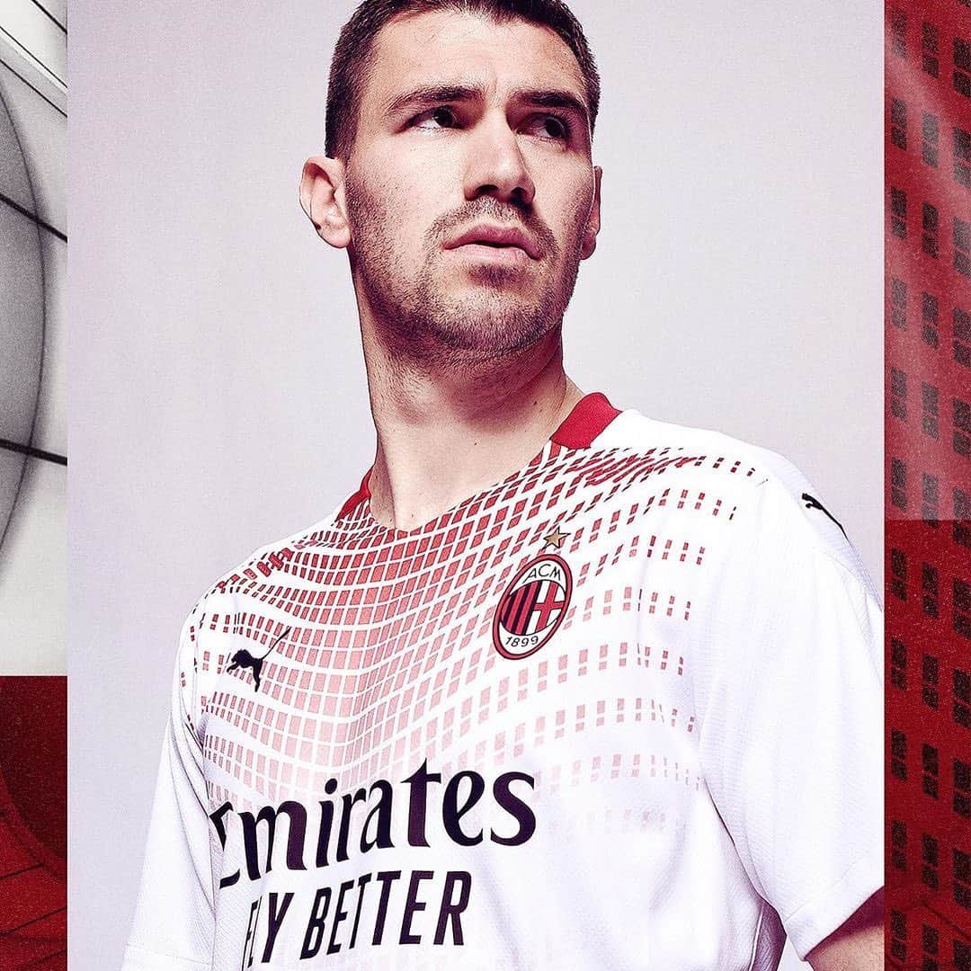 アレッシオ・ロマニョーリのインスタグラム：「Passion meets culture 🔴⚫️ @acmilan」