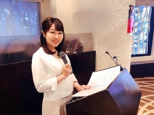 女子アナ47のインスタグラム：「アナウンサーが教える！カラオケが上手くなる方法！？」 こんにちは！地元・愛媛県と宮城県でアナウンサー、リポーターを務めておりました野村沙綾です。 わたしの趣味はカラオケ！1人で5時間歌います（笑） 実は、アナウンスとカラオケには多くの共通点があるのです。そこで、その類似点やアナウンサーが考えるカラオケ上達法についてお伝えします。ポイントは4つ！！ 詳しくはプロフィール欄のURLから47発信プロジェクトを見てね！   #アナウンサー #フリーアナウンサー #アナウンス #リポーター #ナレーター #カラオケ #カラオケ上達法 #ひとカラ #カラオケ好き #ボイストレーニング #歌が上手くなる方法 #発声法 #女子アナ47 #47発信プロジェクト」