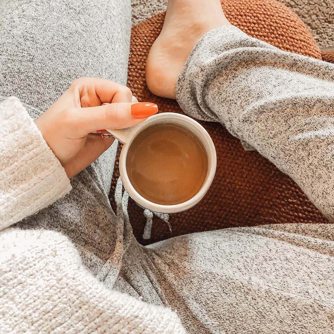 のインスタグラム：「Cozy vibes until further notice. 💕 What are you looking forward to this fall? Tell us in the comments below + tap to shop! #regram @fibersandfixes」