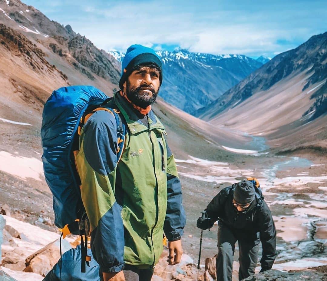 Abhinav Chandelさんのインスタグラム写真 - (Abhinav ChandelInstagram)「It was a cold but bright July morning, as I stood there, somewhere above 4000 mts.   I was out of breath, carrying a 16/17 Kg backpack, with few more hours to go before I had crossed Bhabha Pass. And at this moment I was trying to locate the pass beyond the snowfields, wondering if I had enough energy to walk across them without losing my will, and with enough energy to celebrate the moment once I’d have reached the top.  It was a surreal feeling to tell you the truth, something I could’ve never imagined before I actually lived it, because this was one moment I hadn’t even dreamt about in my life, for I never believed that I was strong enough to live it, experience it.  I didn’t know one day as a grown up I would be crossing mountains, walking up in the Himalayas, midst snow fields and crazy views all around me.  All I was told while growing up was to get a good job, and a settled life, where if I was lucky, I could earn enough to buy a decent flat in one of the metro cities and finally say goodbye to a mediocre life back in my hometown.  At this moment, while staring at the pass, I wondered if I had made the right choice, if walking in mountains was enough to help me have a good life, or had I lost my chance to make it big in life.  But one thing I was sure about was that I had to cross the pass in next few hours, and whether I had made it big in life or not m, wouldn’t have helped me in any way during my journey, but if I had the strength in me to negotiate the challenges that lay ahead of me, it was all that mattered.  And I guess, this is all that would ever matter, irrespective of where I stand at every moment, because everyone’s definition of making it big or mediocre is different, and we can’t live our lives according to their definitions.  So as you stand there, staring in the face of another challenge up ahead, just remember that yours or world’s view of you doesn’t matter, what matters is if you are willing enough to cross the mountains in front of you.  And then, while living the dreams you hadn’t even seen yet, you’ll realise that you don’t have to run after a decent life, maybe you already are living a beautiful one.」9月13日 23時01分 - abhiandnow
