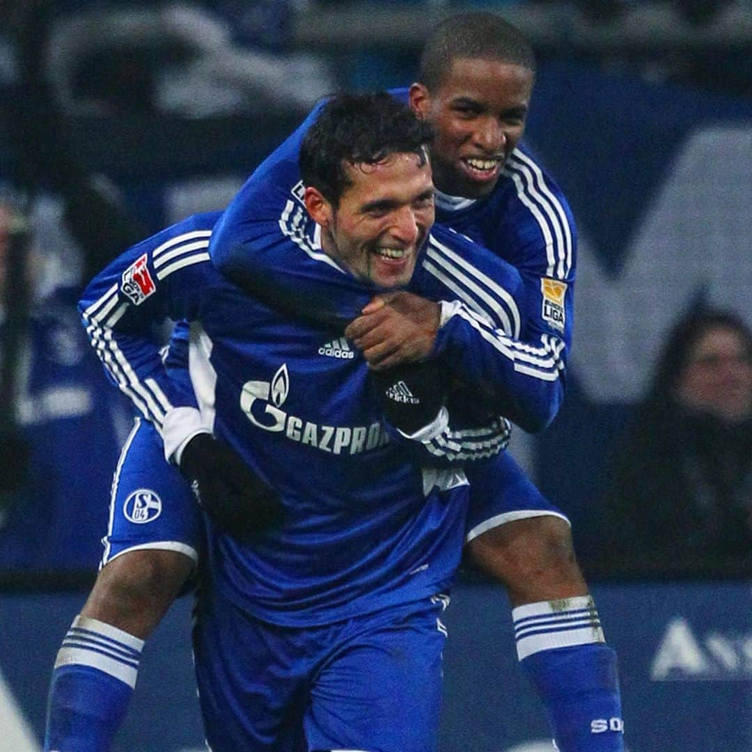 シャルケ04さんのインスタグラム写真 - (シャルケ04Instagram)「#OnThisDay in 2008: @jefferson_farfan_oficial gibt sein Bundesligadebüt 📅 7⃣  Fotos aus 7⃣ Jahren in Königsblau 📸💙🍼🙌🏽 . . 7⃣ pics - 7⃣ years in Royal Blue: Jefferson Farfán gave his @bundesliga_en debut on this day in 2008 📸💙🍼🙌🏽 . . #Schalke #S04 #Knappen #Football #Soccer #WirLebenDich #Throwback #Futbol #🔵⚪️」9月13日 22時58分 - s04