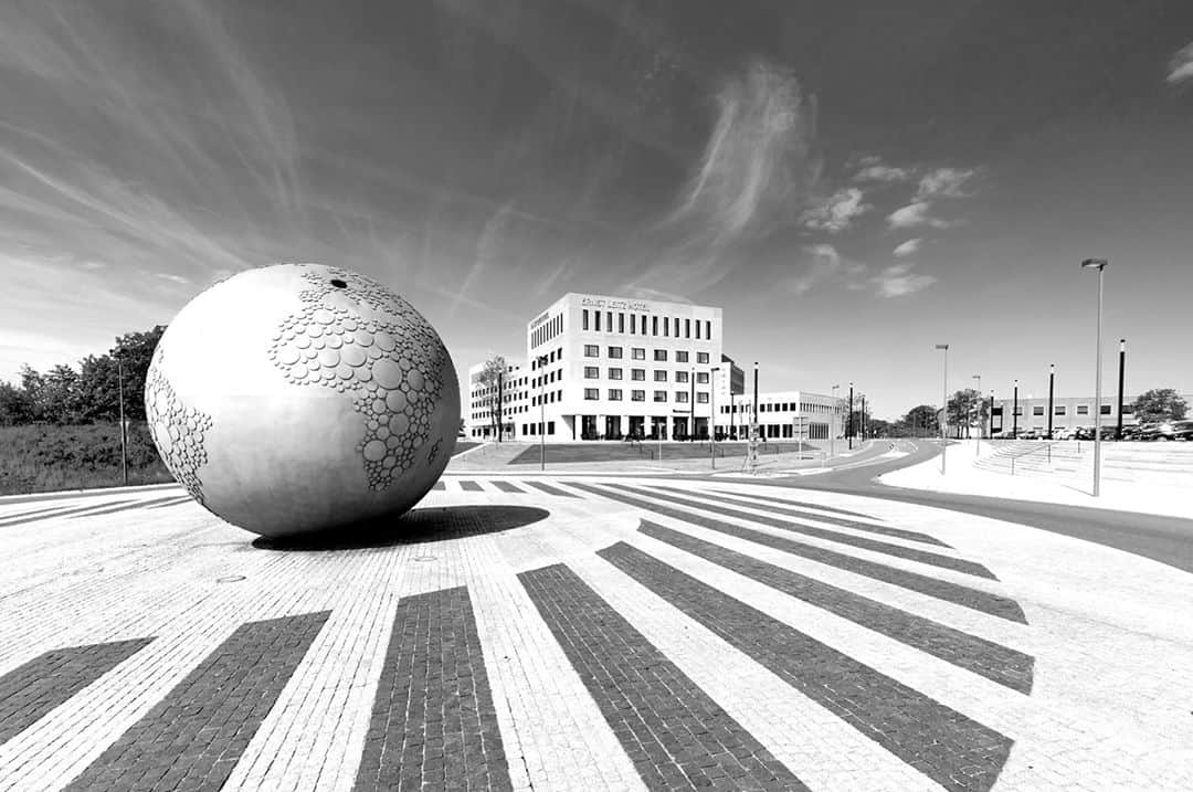 ライカさんのインスタグラム写真 - (ライカInstagram)「The heart of Leica beats at the Leitz Park in Wetzlar. Come and experience the unique atmosphere of this inspirational place, not far from Frankfurt.   #Leica #LeicaCamera  #🔴📷 #LeitzPark #Wetzlar」9月13日 23時00分 - leica_camera