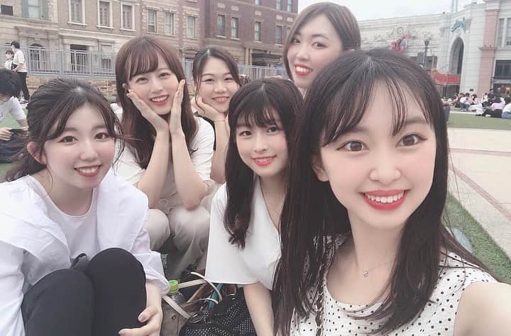 のインスタグラム：「🖤いつメンでusj🤍 . 白黒コーデでおそろっちした🌍 みんな好き😘 次はさおりと実優奈も一緒に💕 . #最後の写真怪しい者ではないです #マスクの蒸気で曇る3Dメガネ #ハリドリで紅蓮花大合唱 . . . . . . . . . . . . #usj #ユニバ  #ユニバーサルスタジオジャパン　#universalstudiosjapan   #白黒コーデ  #シミラールック」