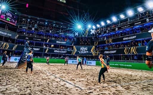 のインスタグラム：「Already ready for the next @kingofthecourtbeach event! 🤩   Swipe for some more good rallies! ➡️➡️  This 📸 by @rhf_agency ⚡️」