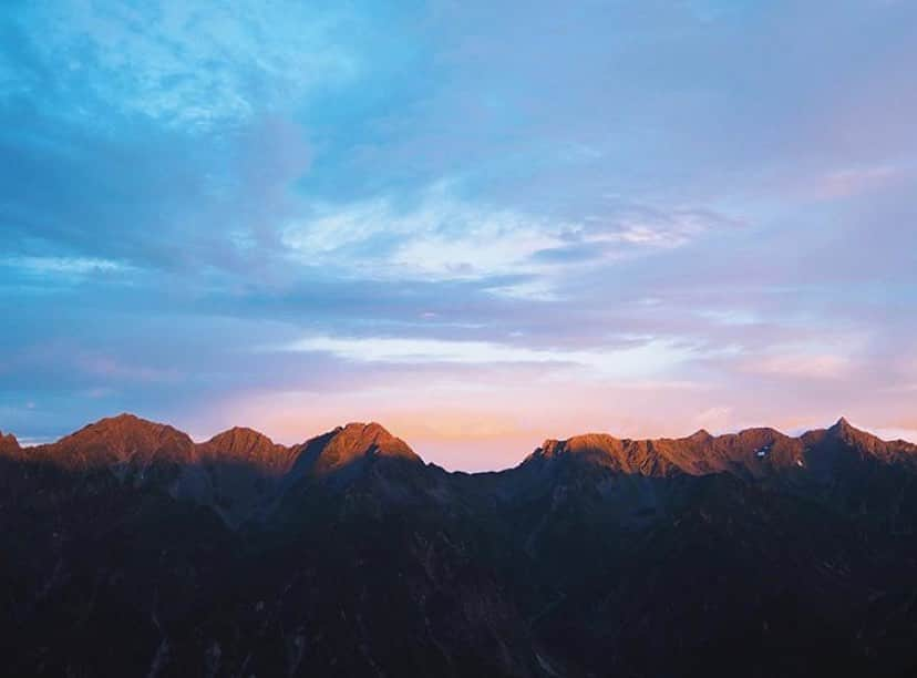 登山*トレッキング*アウトドア『.HYAKKEI』さんのインスタグラム写真 - (登山*トレッキング*アウトドア『.HYAKKEI』Instagram)「山も空も美しい蝶ヶ岳からのモルゲンロートです。﻿ この時間の空の色、本当に綺麗ですよね！﻿ ﻿ ﻿ photo by @maahoo07  ﻿ あなたの山の思い出picを#hyakkeime で投稿してください！みんなで素敵なお山ギャラリーをつくりましょー！﻿ ﻿ ﻿ ﻿ #登山好きな人と繋がりたい #登山 #山登り #山歩き #山ガール #登山女子 #山ボーイ #山バカ #landscape #絶景 #日本の絶景 #as_archive #vsco #reco_ig #光と影 #空 #sky #自然美 #夏山  #北アルプス #蝶ヶ岳 #モルゲンロート」9月13日 23時19分 - hyakkei_me