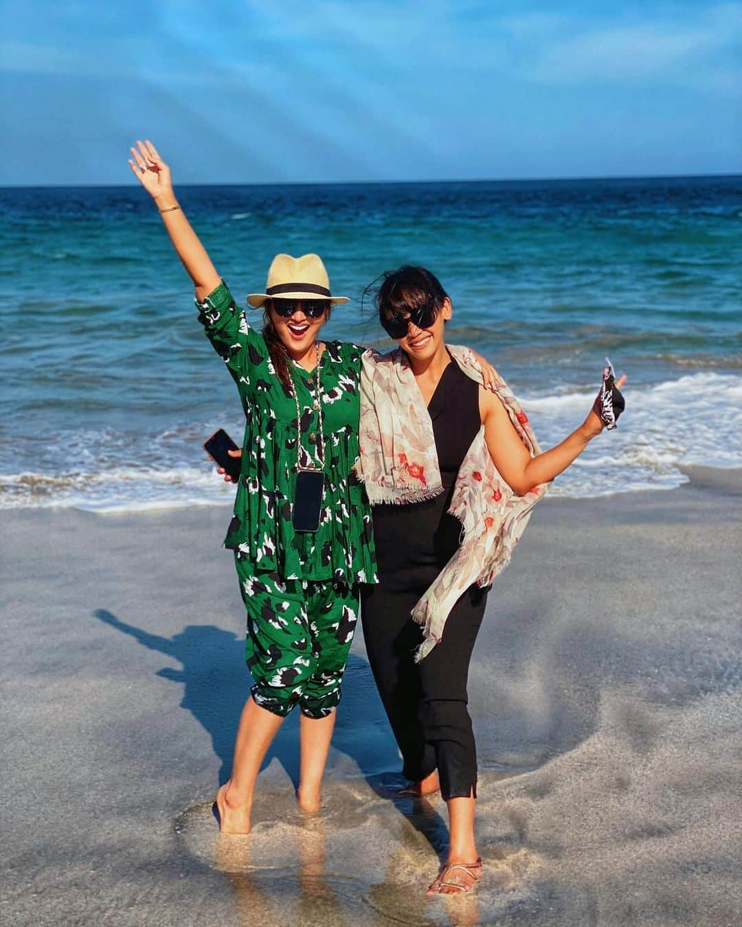 Ashantyさんのインスタグラム写真 - (AshantyInstagram)「Can we play? Like we used to do😛 @mariskacorenia  #virginbeach #karangasem #bali」9月13日 23時11分 - ashanty_ash