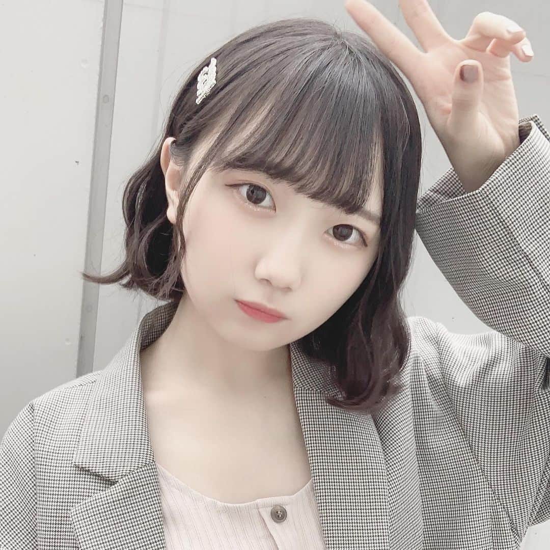 のインスタグラム：「セットアップに巻き巻き❕❕いつもと違う感じにしましたっ👶🏻どうかな〜 . . . . . . . . . . . . . . . . #ボブ #ボブアレンジ #ヘアピンアレンジ #巻き髪アレンジ #巻き髪ボブ #セットアップ #peeltheapple #ぴるあぽ」